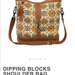 Myra dipping blocks Shoulder bag.